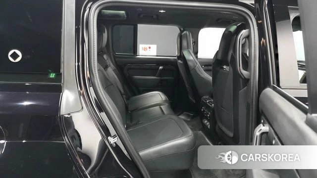 Land Rover Defender (L663) 2026 Черный из Кореи, фото 3