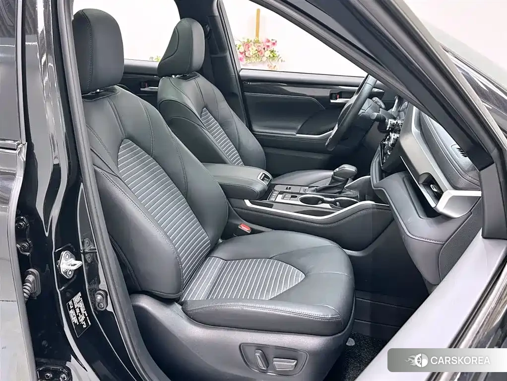 Toyota Crown 2024 Черный из Китая, фото 3