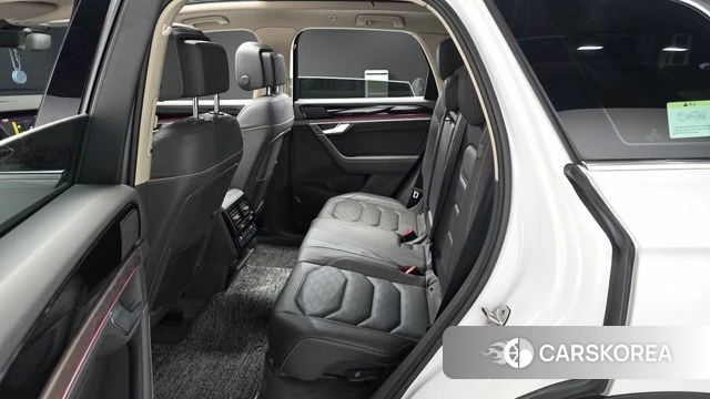 Volkswagen Touareg 3rd generation 2020 Белый из Кореи, фото 3