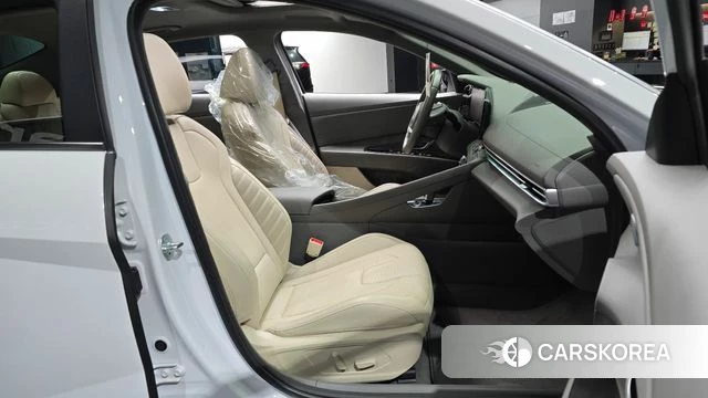 Hyundai The New Avante (CN7) 2023 Белый из Кореи, фото 3