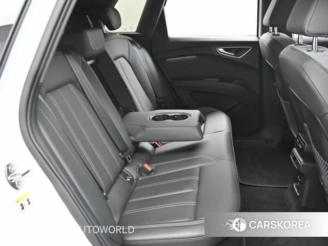 Audi Q4 e-Tron (F4) 2026 Белый из Кореи, фото 3
