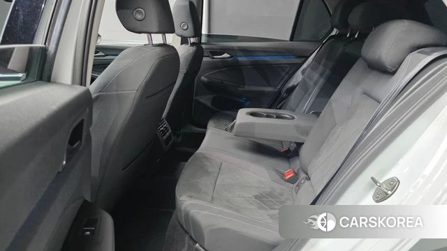 Volkswagen Golf 8th Generation 2022 Белый из Кореи, фото 3