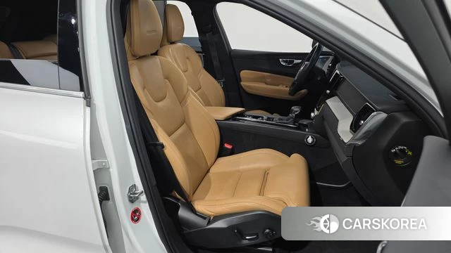 Volvo XC60 second Generation 2019 Белый из Кореи, фото 3
