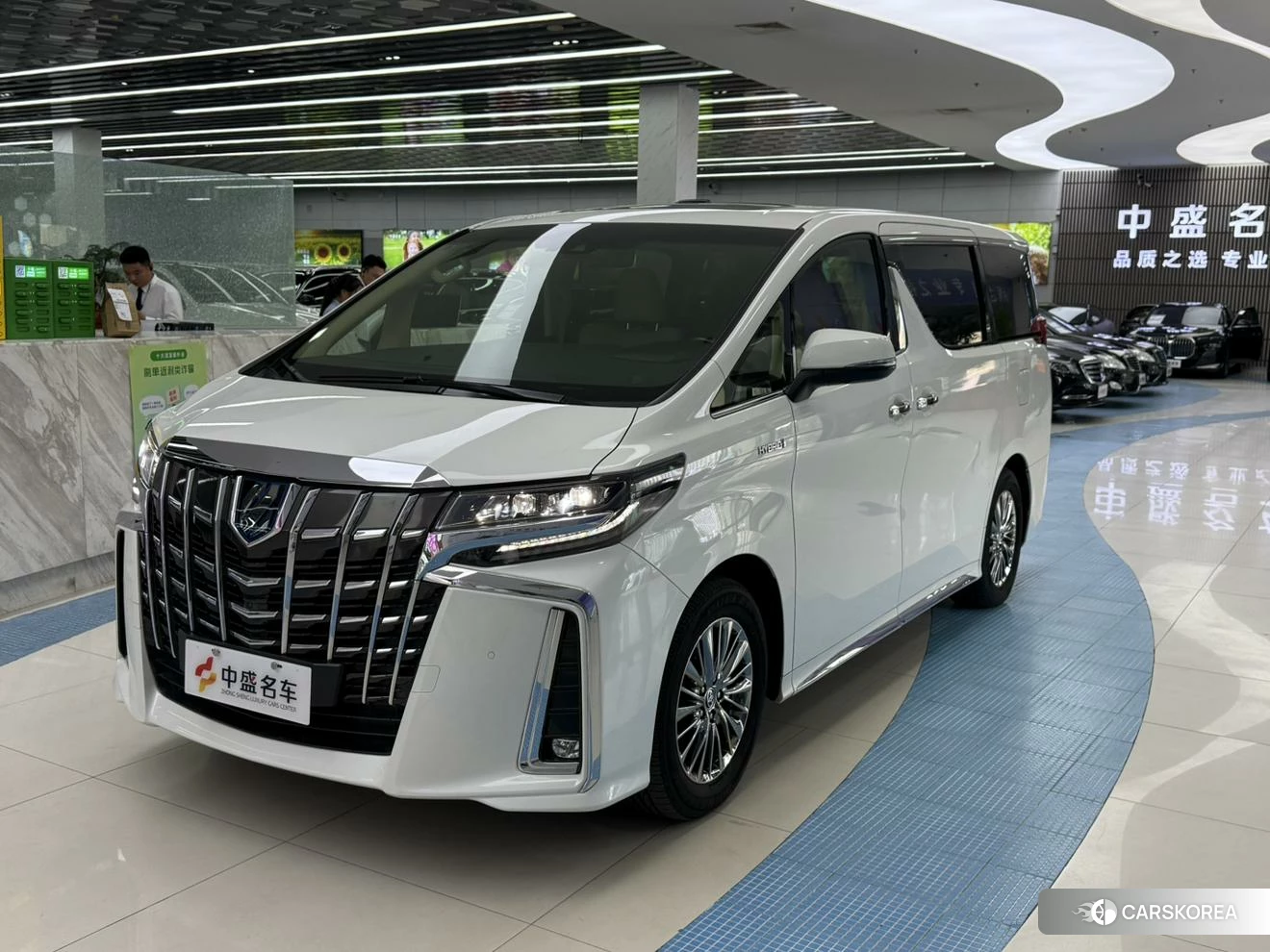Toyota Alphard 2021 Белый из Китая, фото 3