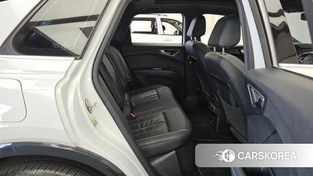 Audi Q4 e-Tron (F4) 2022 Белый из Кореи, фото 3