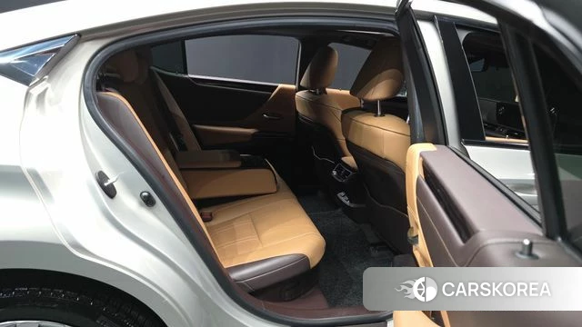 Lexus ES300h 7th generation 2020 Песочный из Кореи, фото 3