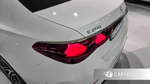 Mercedes-Benz E-Class W214 2026 Белый из Кореи, фото 3