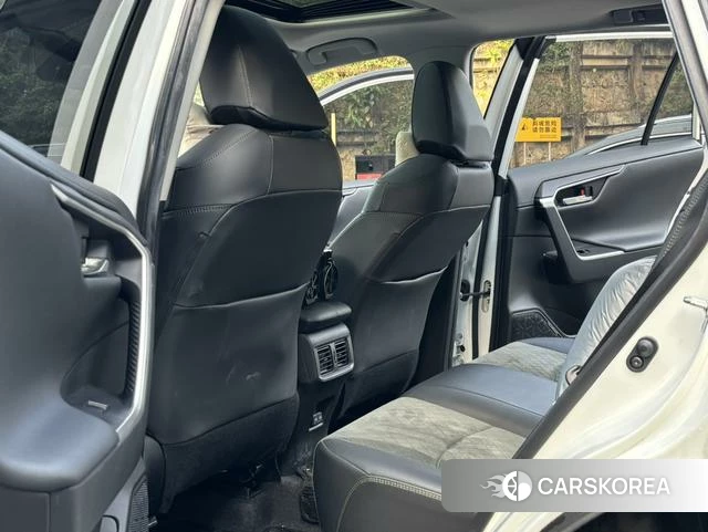 Toyota RAV4 2022 Белый из Китая, фото 3