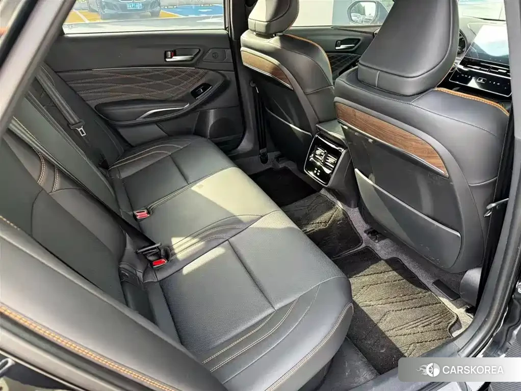 Toyota Avalon 2025 Черный из Китая, фото 3