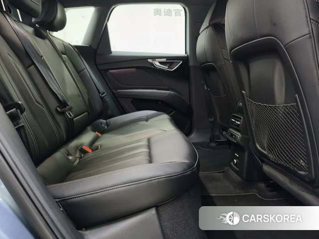 Audi Q4 2024 Синий из Китая, фото 3