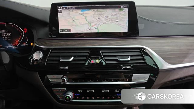 BMW 5 Series (G30) 2020 Белый из Кореи, фото 3
