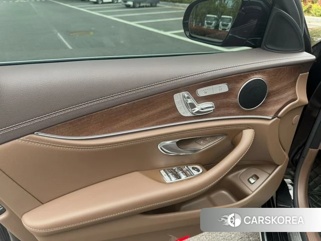 Mercedes-Benz E-Class 2023 Черный из Китая, фото 3