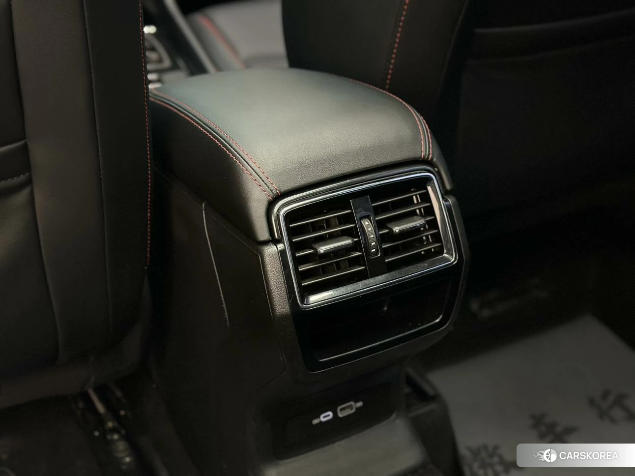 Skoda Karoq 2022 Белый из Китая, фото 3