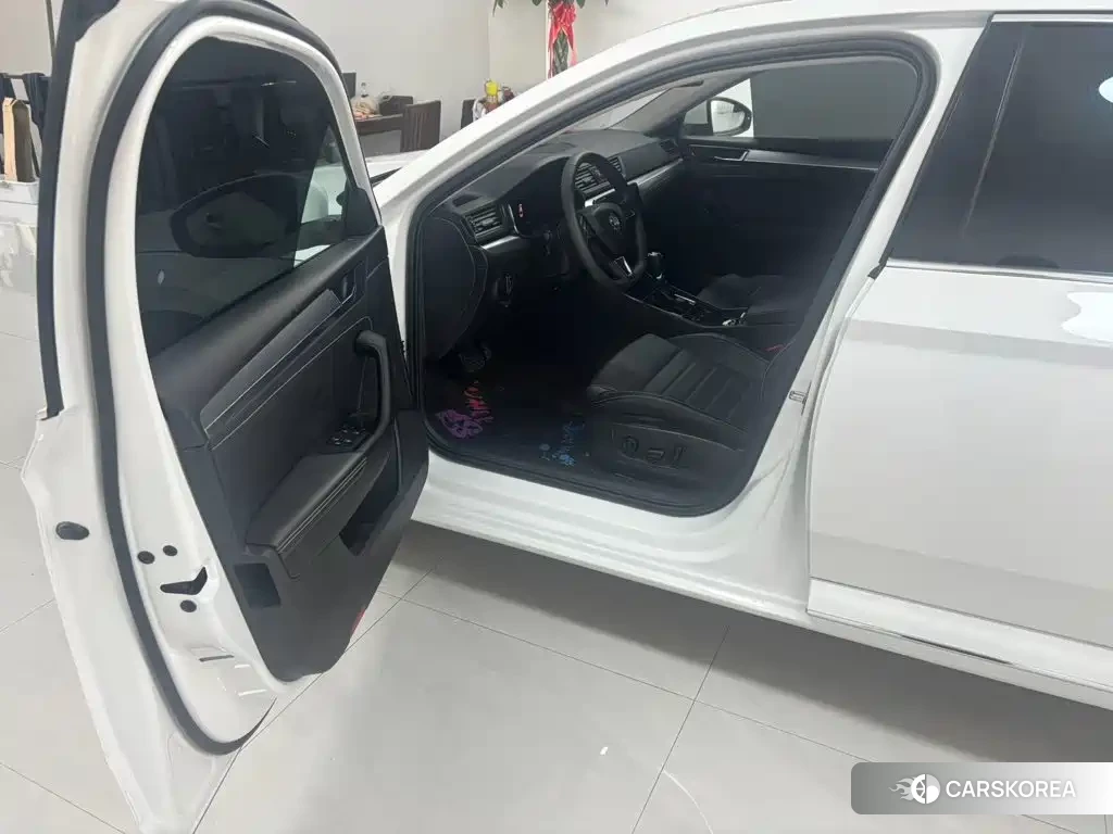 Skoda Superb 2023 Белый из Китая, фото 3