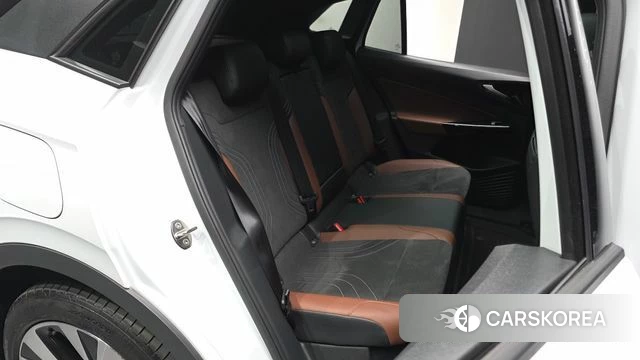 Volkswagen ID.4 2023 Белый из Кореи, фото 3