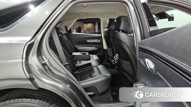 Genesis GV70 2023 Серый из Кореи, фото 3