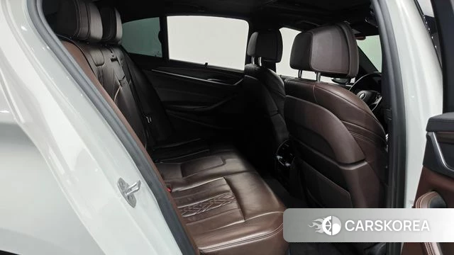 BMW 5 Series (G30) 2018 Белый из Кореи, фото 3