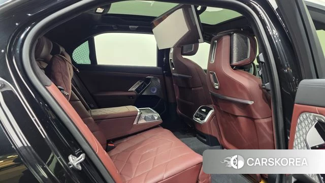 BMW 7 Series (G70) 2024 Черный из Кореи, фото 3