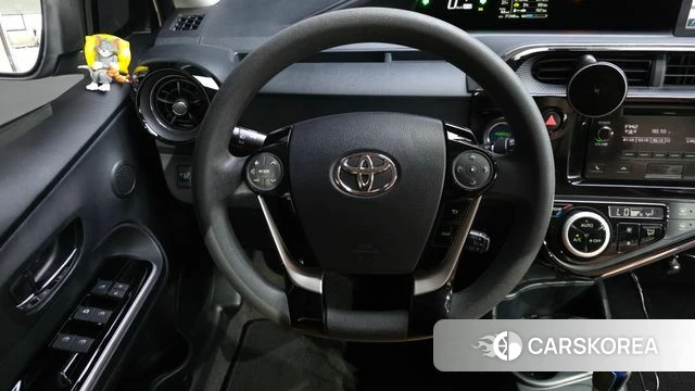 Toyota Prius C 2019 Жемчужный цвет из Кореи, фото 3