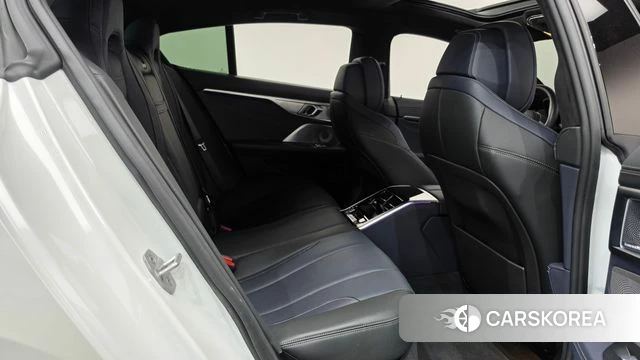 BMW 8 Series (G15) 2023 Белый из Кореи, фото 3