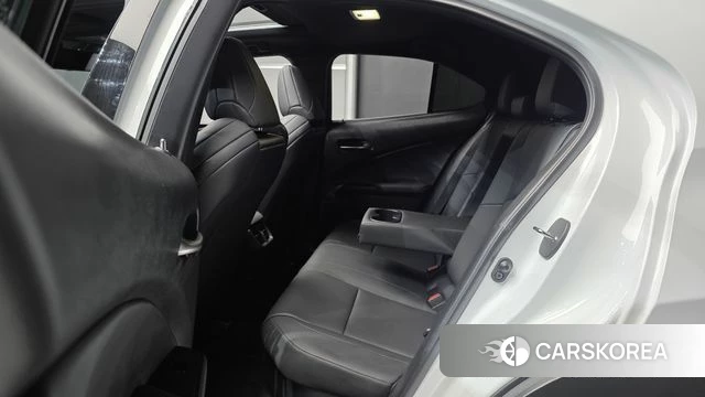 Lexus UX250h 2021 Белый из Кореи, фото 3