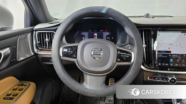 Volvo V60 Cross-Country 2nd Generation 2024 Белый из Кореи, фото 3