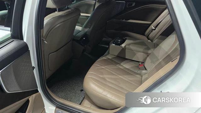 Kia K8 Hybrid 2023 Белый из Кореи, фото 3