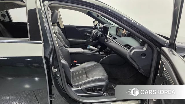 Lexus ES300h 7th generation 2021 Черный из Кореи, фото 3