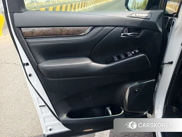 Toyota Alphard 2021 Белый из Китая, фото 3