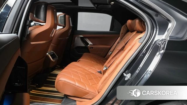BMW i7 (G70) 2023 Черный из Кореи, фото 3