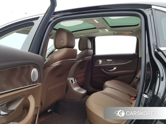 Mercedes-Benz E-Class 2023 Черный из Китая, фото 3