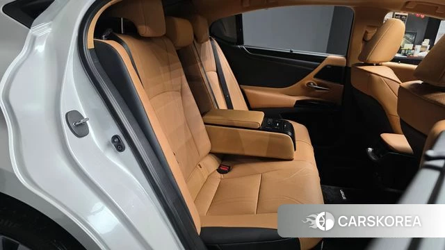 Lexus ES300h 7th generation 2025 Белый из Кореи, фото 3