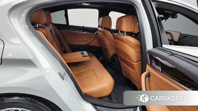 BMW 5 Series (G30) 2022 Белый из Кореи, фото 3