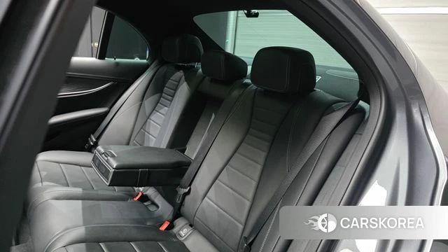 Mercedes-Benz E-Class W213 2023 Серый из Кореи, фото 3