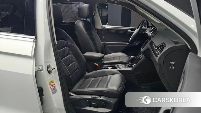 Volkswagen Tiguan second Generation 2020 Белый из Кореи, фото 3