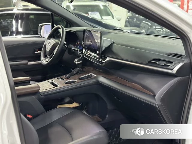 Toyota Granvia 2024 Белый из Китая, фото 3
