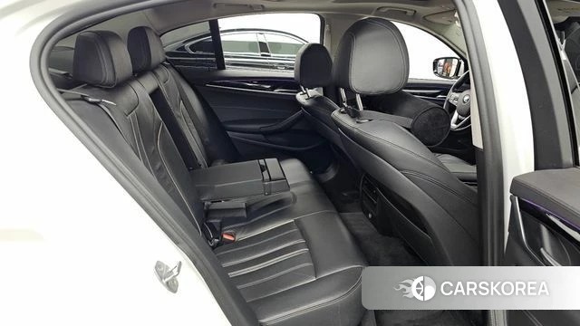 BMW 5 Series (G30) 2018 Белый из Кореи, фото 3