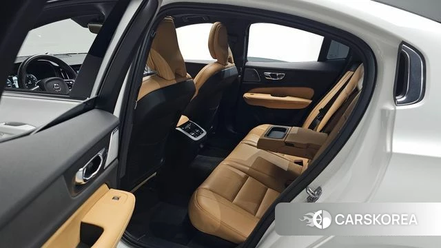 Volvo S60 3rd generation 2021 Белый из Кореи, фото 4