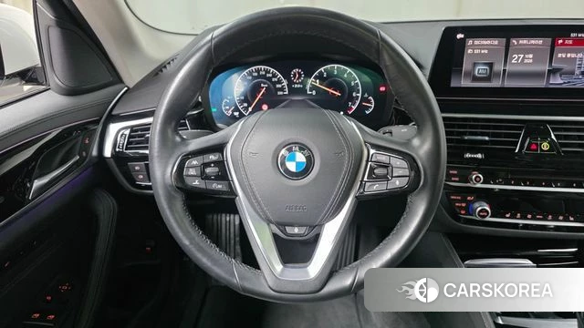 BMW 5 Series (G30) 2019 Белый из Кореи, фото 3