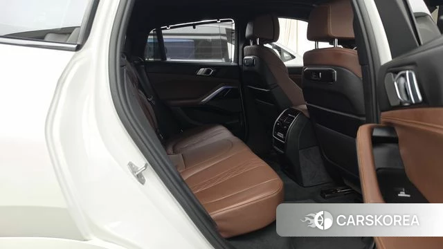 BMW X6 (G06) 2023 Белый из Кореи, фото 3