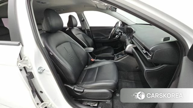 Hyundai Kona (SX2) 2023 Белый из Кореи, фото 3