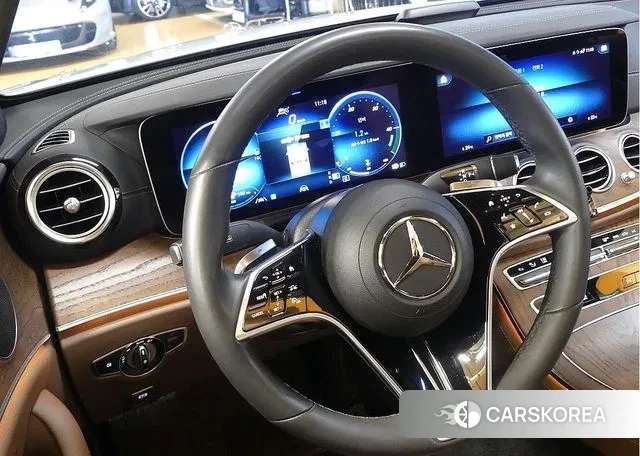 Mercedes-Benz E-Class W213 2023 Белый из Кореи, фото 3