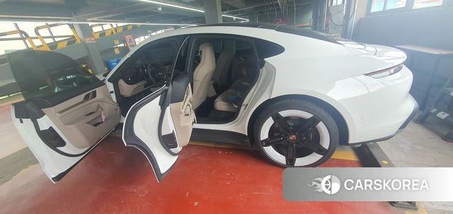 Porsche Taycan 2025 Белый из Кореи, фото 3