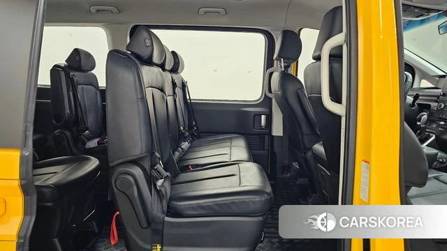 Hyundai Staria 2023 Желтый из Кореи, фото 3
