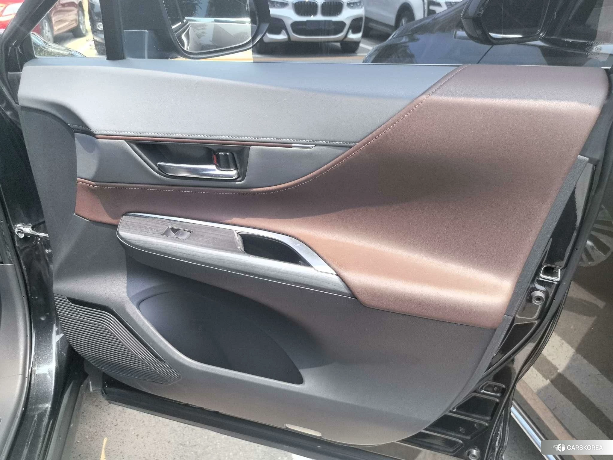 Toyota Harrier 2021 Черный из Китая, фото 3