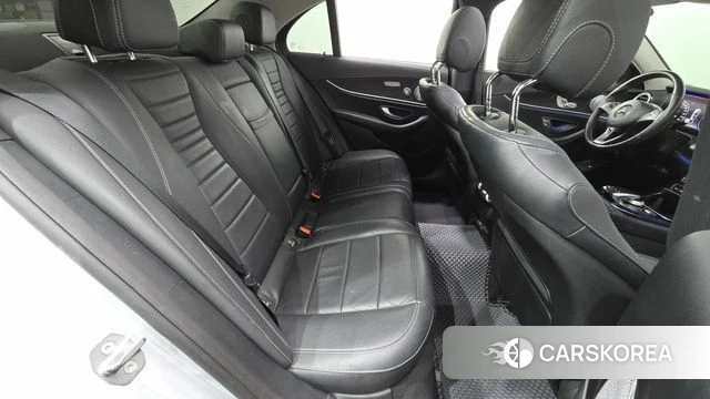Mercedes-Benz E-Class W213 2018 Серебряный из Кореи, фото 3