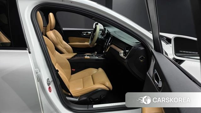 Volvo S60 3rd generation 2021 Белый из Кореи, фото 3