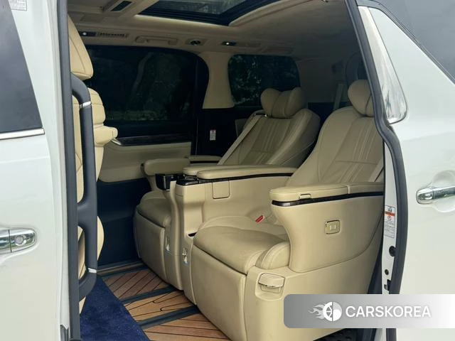 Toyota Alphard 2021 Белый из Китая, фото 3