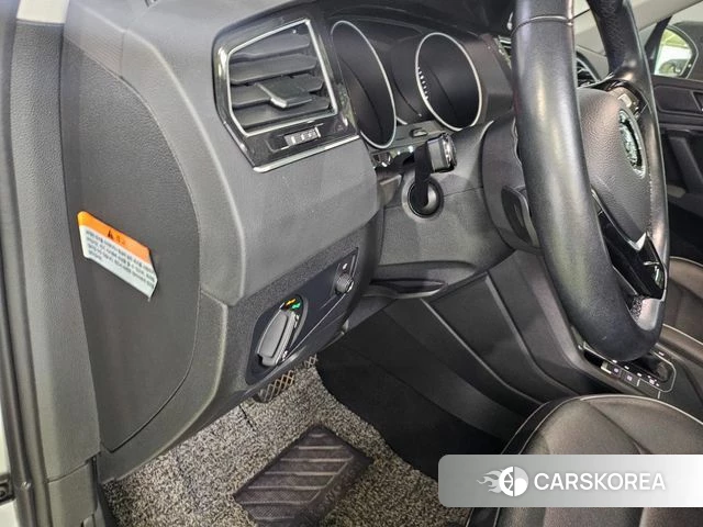 Volkswagen Tiguan second Generation 2020 Белый из Кореи, фото 3