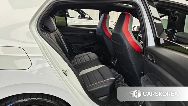 Volkswagen Golf 8th Generation 2025 Белый из Кореи, фото 3